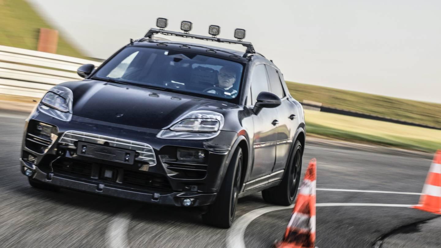 Elektrické Porsche Macan během testování