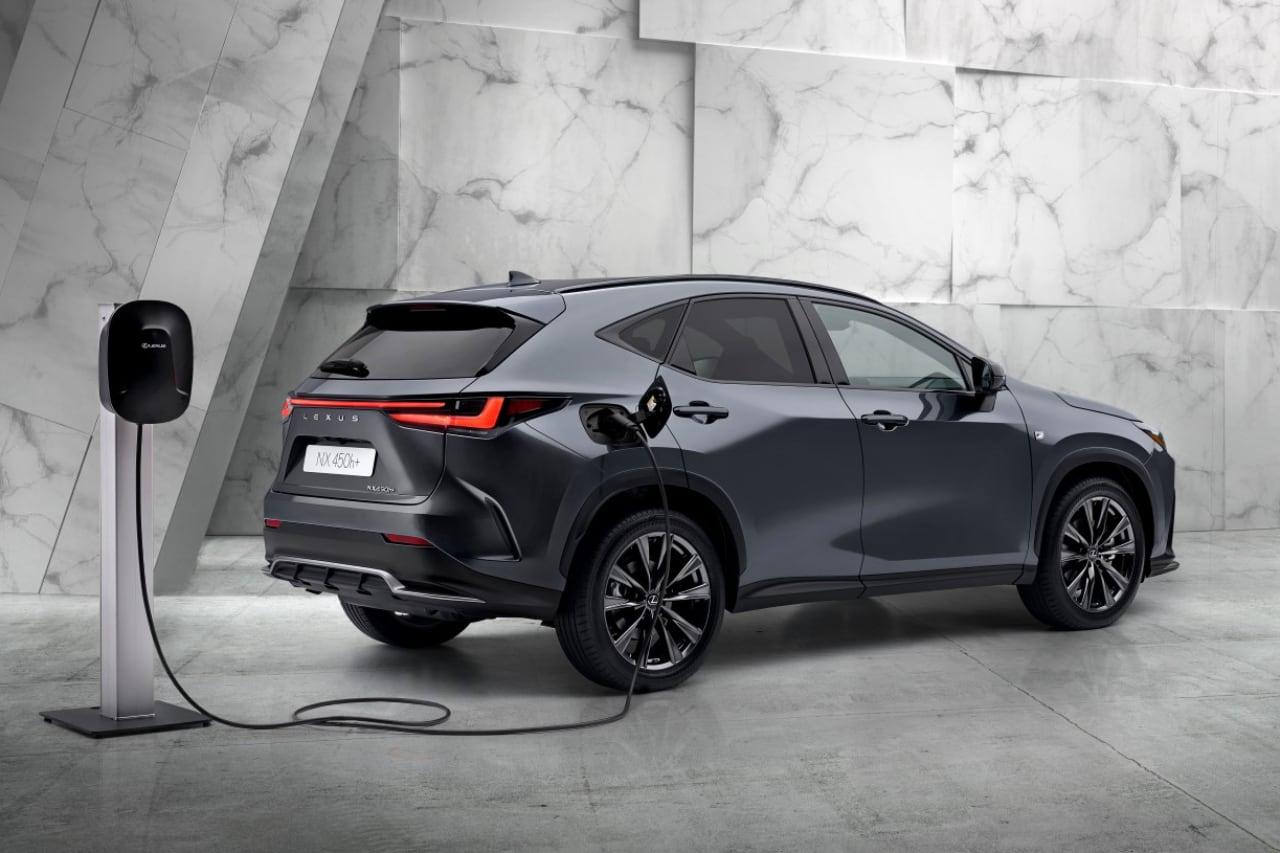 První plug-in hybrid značky. Lexus NX 450h+ slibuje nečekaně dlouhý dojezd na elektřinu