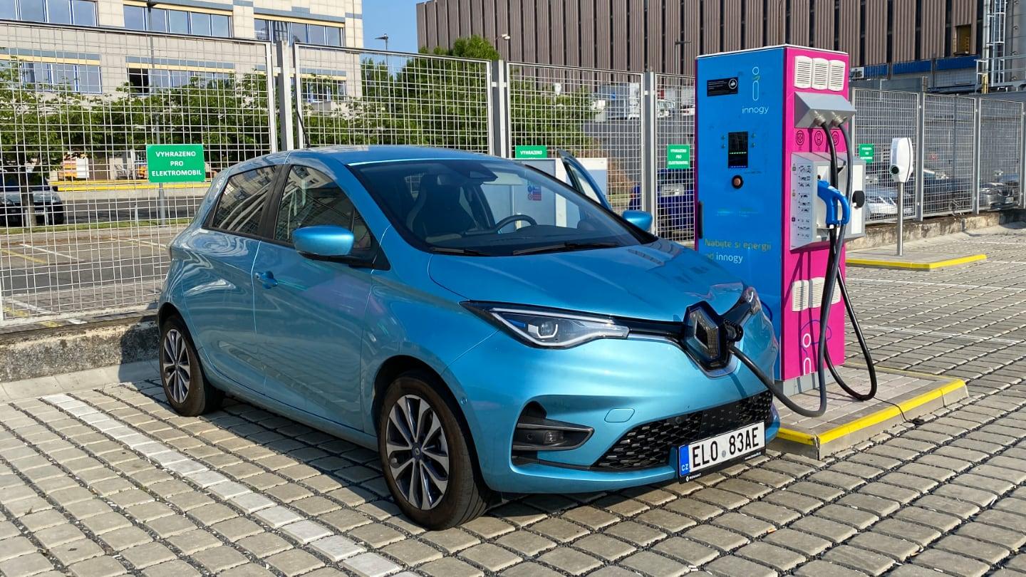 Mezi oblíbené elektromobily patří i Renault Zoe se skvělým dojezdem