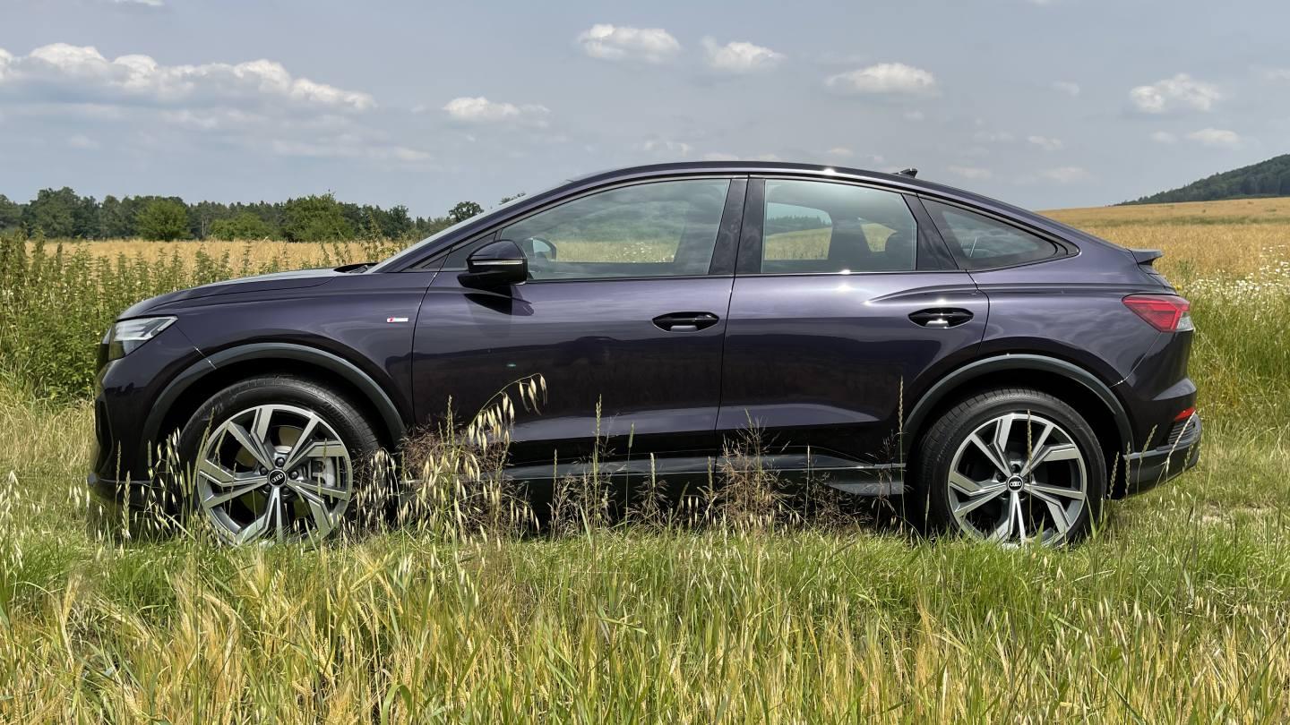 Audi Q4 e-tron Sportback, boční pohled