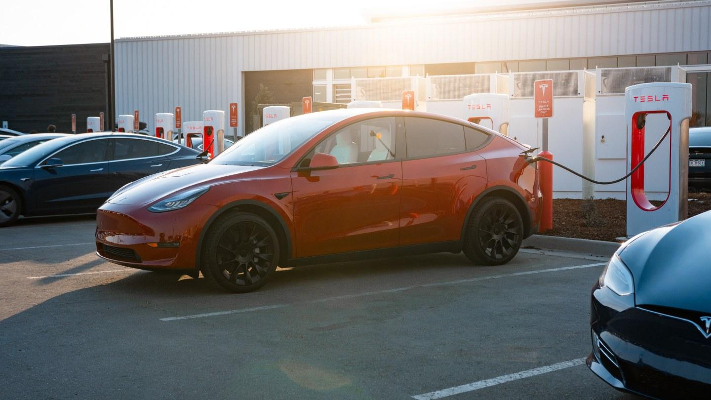 Tesla hodlá otevřít svou nabíjecí síť pro všechny elektromobily bez rozdílu!