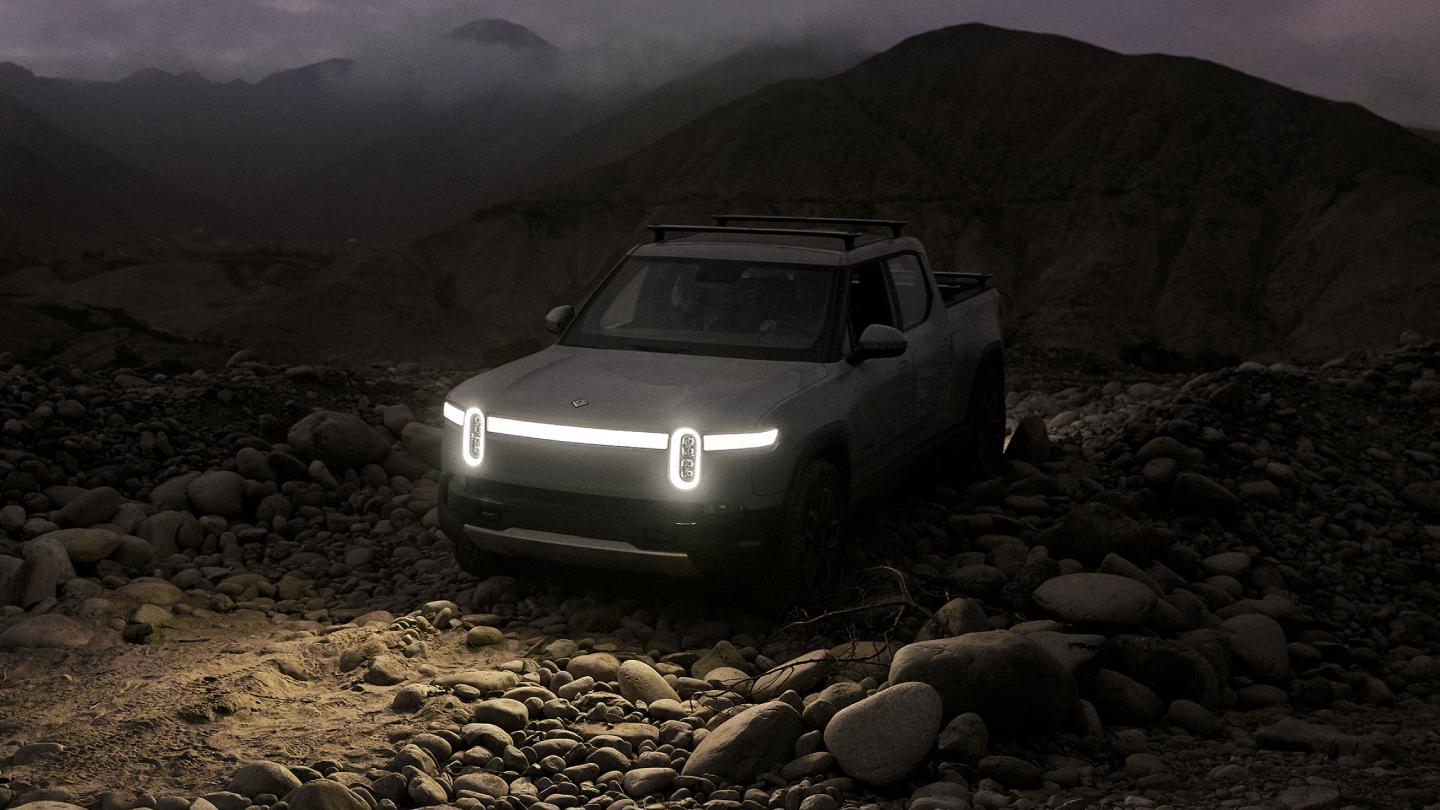 Takovým elektromobilem se chcete brodit! Rivian dokazuje své schopnosti ve vodě