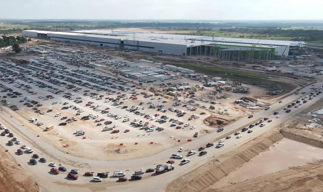 Tesla stojí na prahu dalšího výrobního úspěchu. Co se děje v Gigafactory Texas?