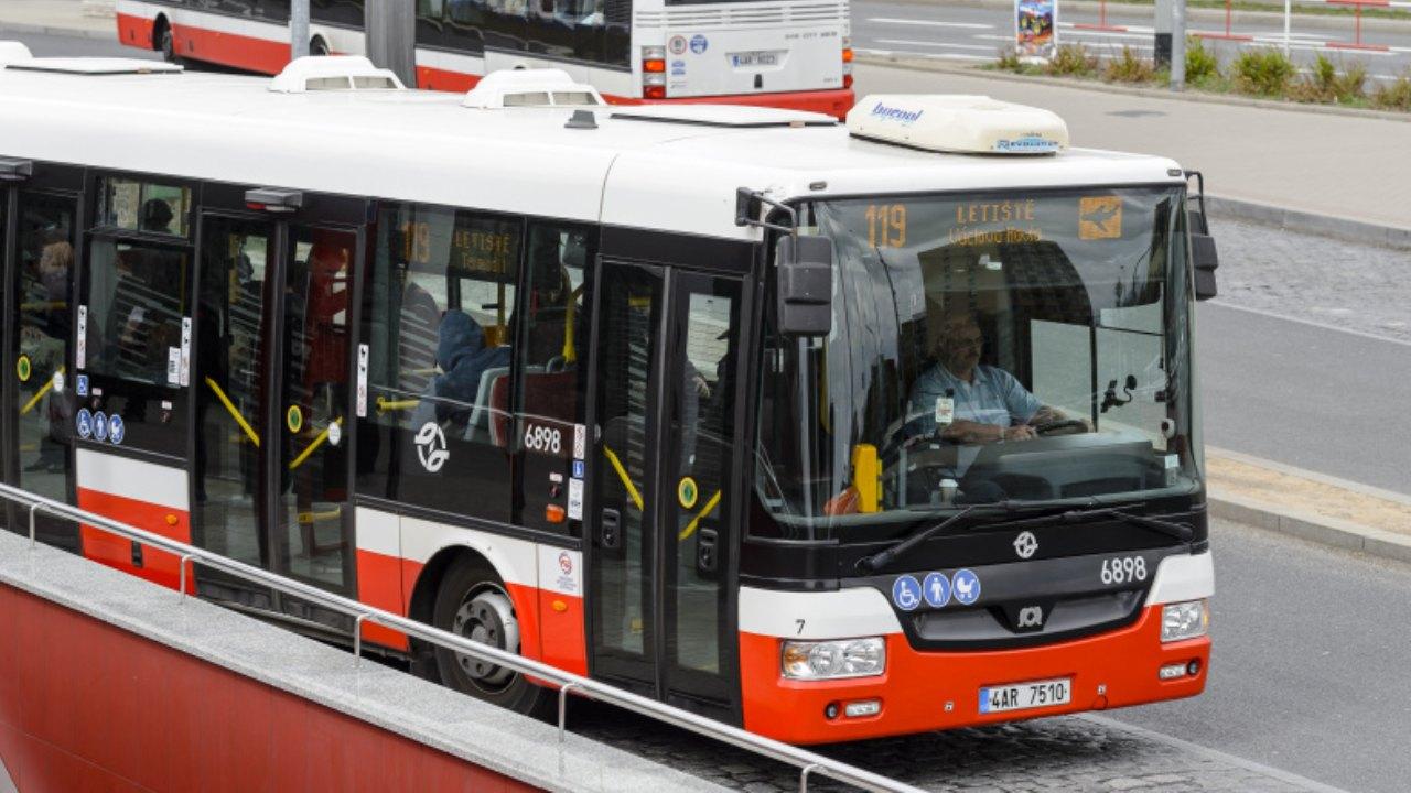 Praha investuje velké peníze do nových autobusů, cílem je splnění klimatických závazků