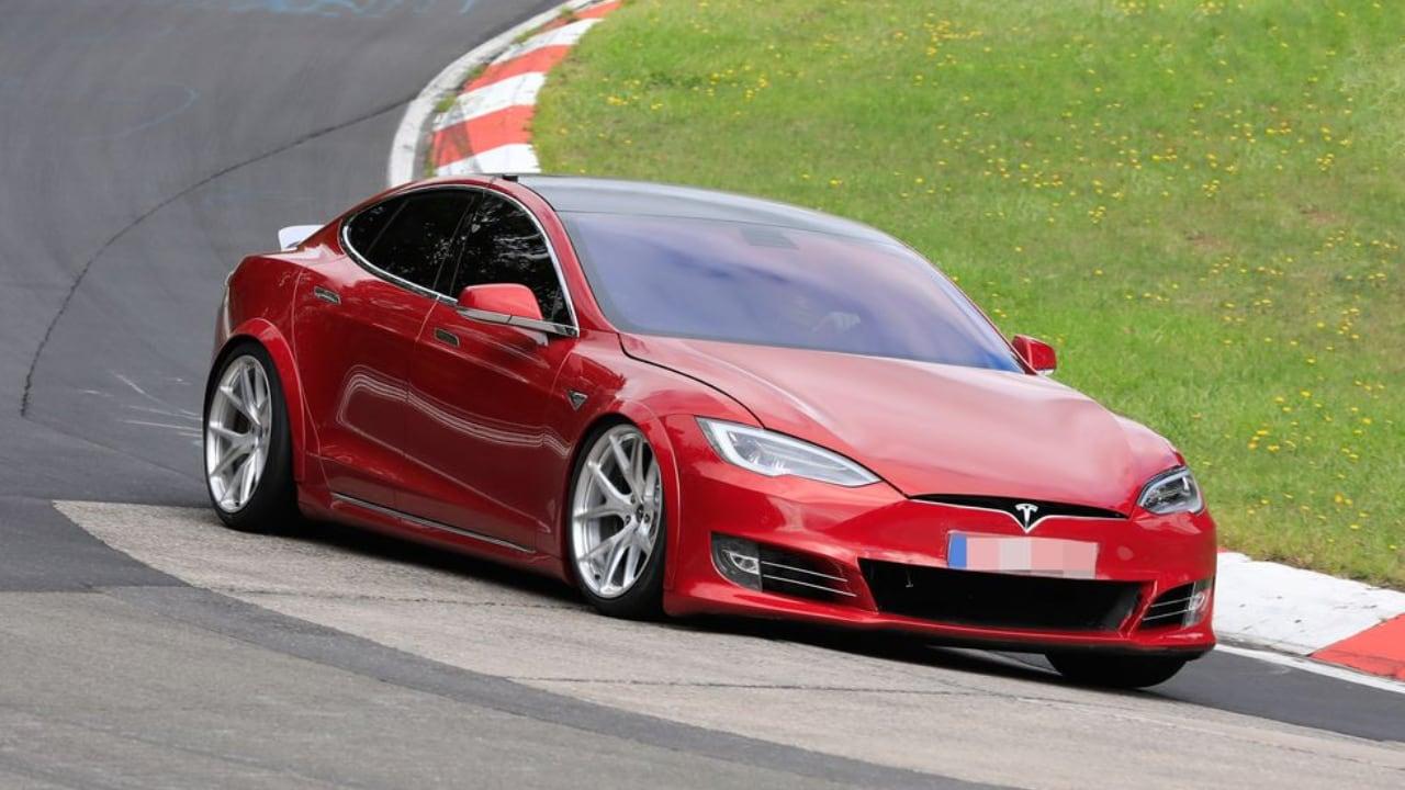 Tesla Model S Plaid na okruhu Nürburgring