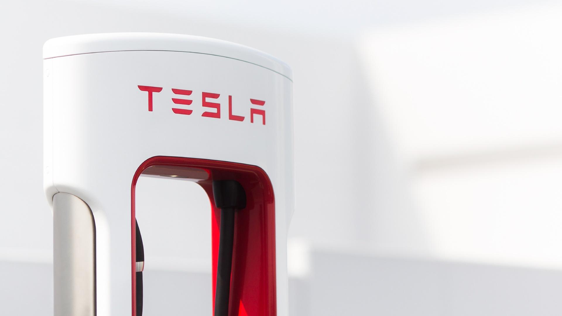 Tesla zbořila další důležitý milník, který pomůže celosvětové elektromobilitě