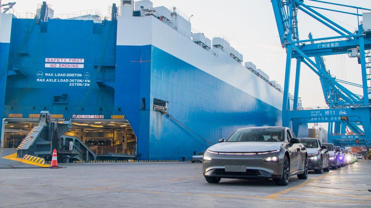 Číňané opisují u Tesly. Jejich auto využívá obdobnou autonomní technologii