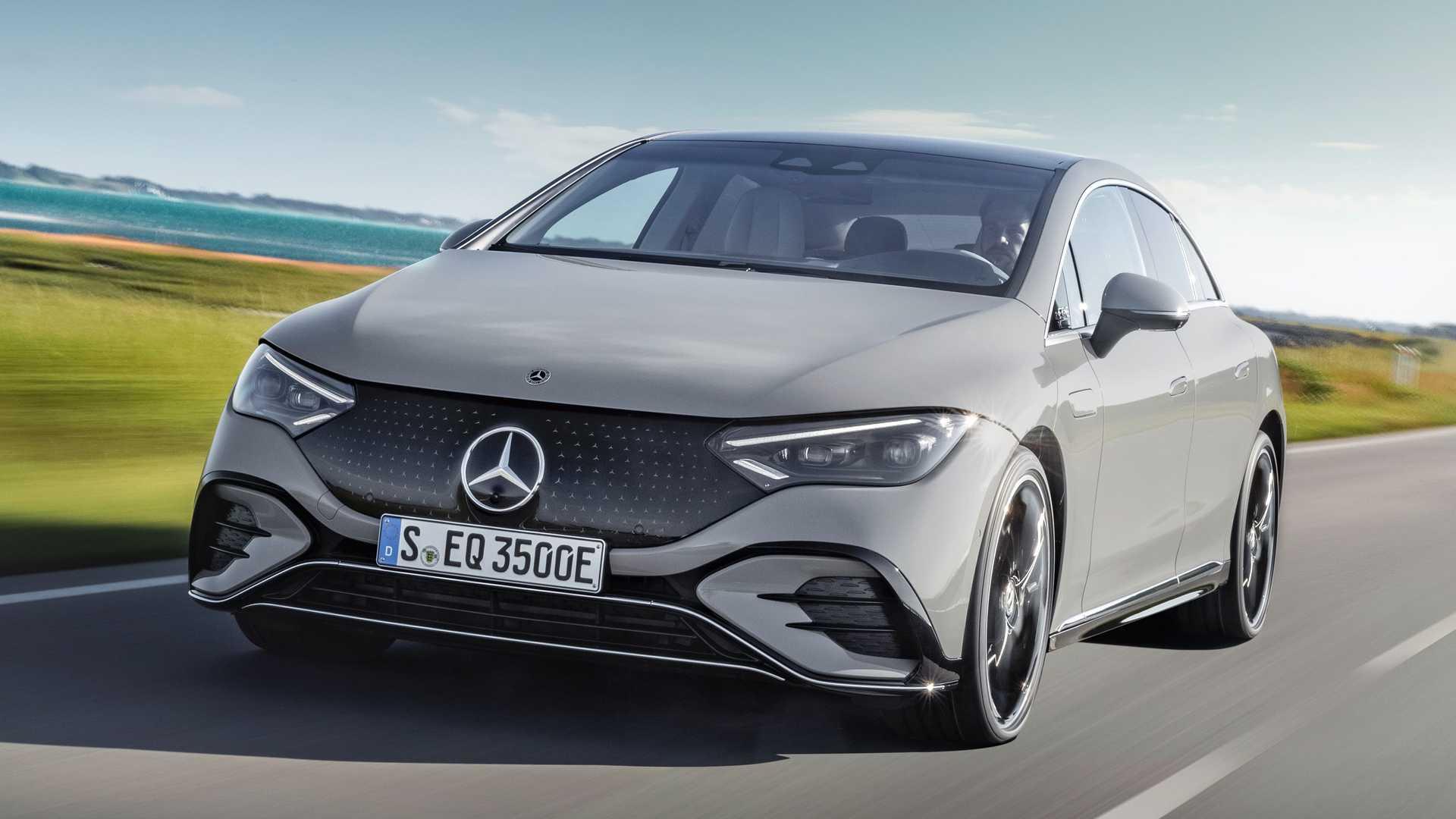 Nasupený Mercedes-AMG EQE se nejspíš představí už zítra. Co zatím víme?