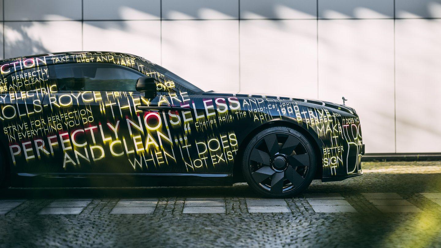 Rolls-Royce Spectre, boční pohled