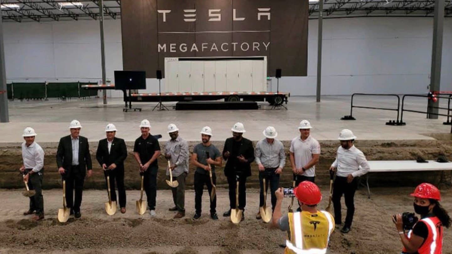 Tesla Megafactory se začíná stavět!