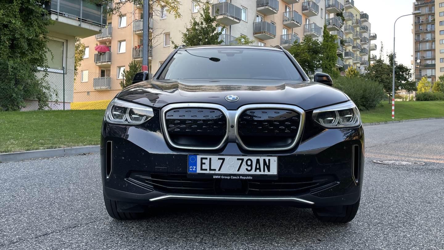 BMW iX3, zepředu