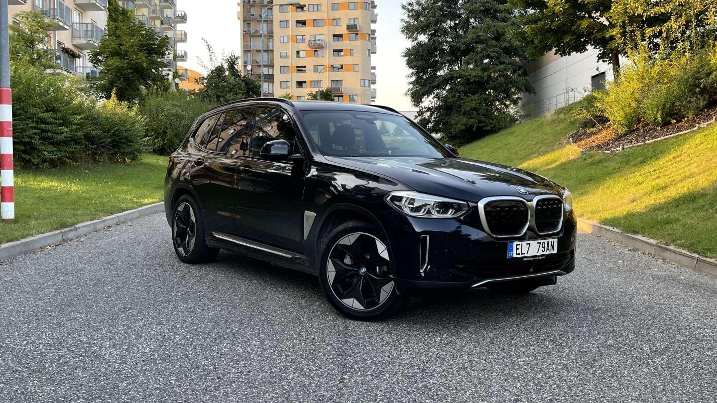 Test BMW iX3 – Prémiový elektromobil z Mnichova, který se snaží dohnat konkurenci