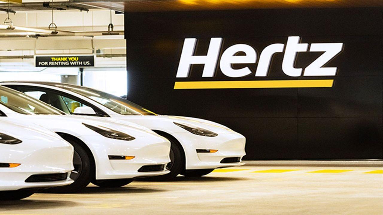 Autopůjčovna Hertz plive na Teslu. Z pořízení 100 tisíc jejích vozů sejde