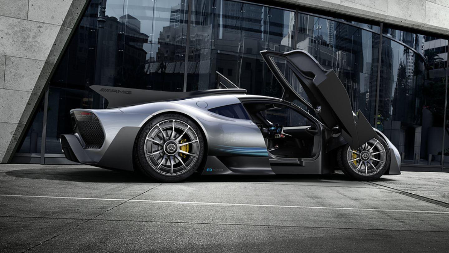 Vozu Mercedes-AMG One nesmí chybět potřebný cool faktor