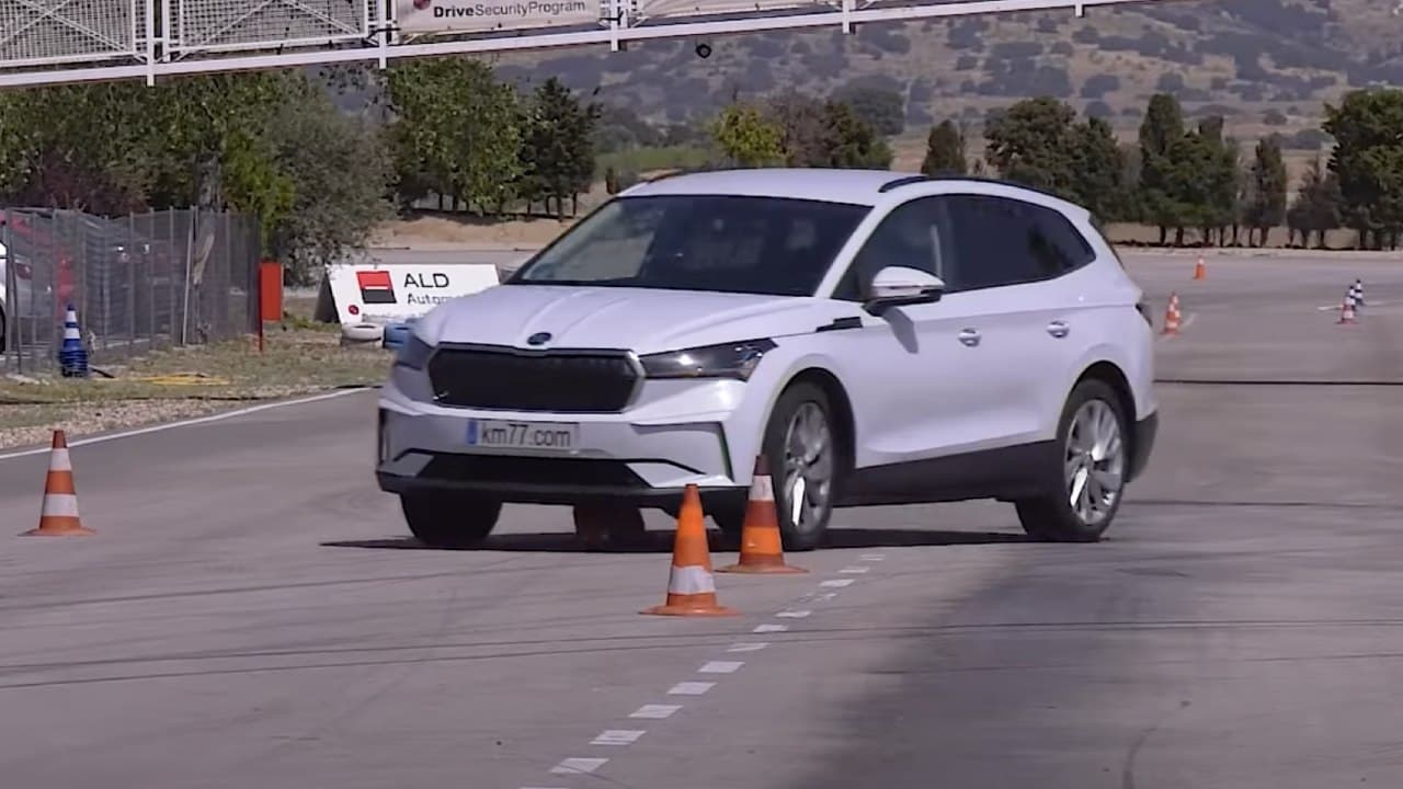 Škoda Enyaq iV se v losím testu příliš nepředvedla