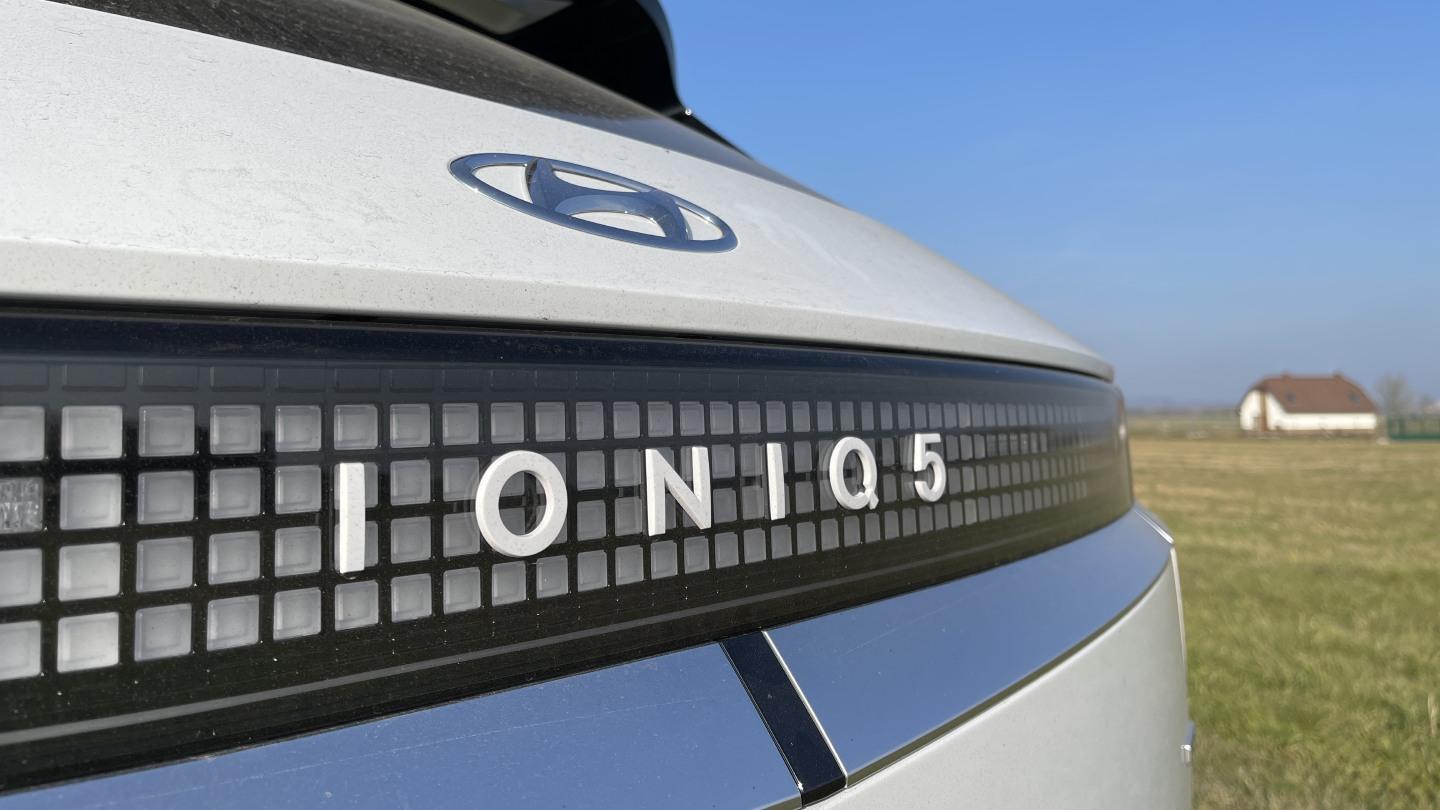 Hyundai Ioniq 5, zadní logo