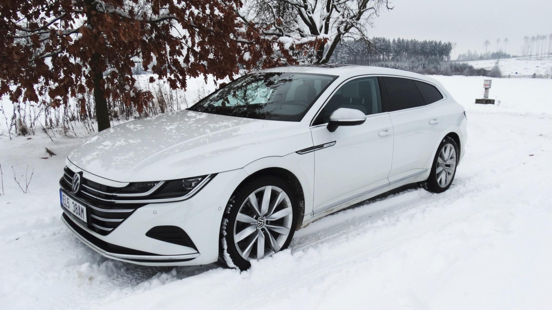 Volkswagen Arteon eHybrid vs. závaly sněhu. Vyzkoušeli jsme zdánlivě nemožné!