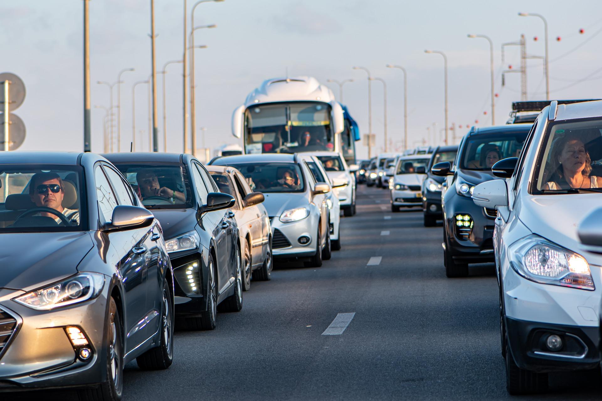 Autopilot od Tesly zažil křest ohněm, dítě se narodilo přímo na palubě vozu