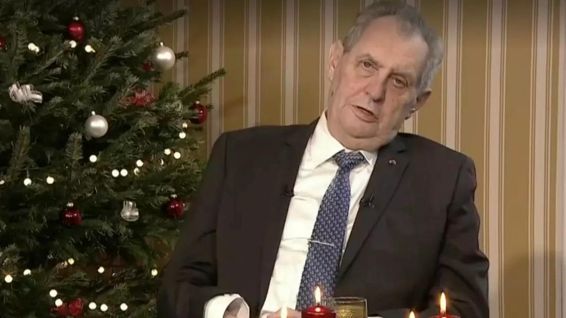 Prezident Zeman hovořil o elektromobilech. Vymyslel si “zákaz” spalováků