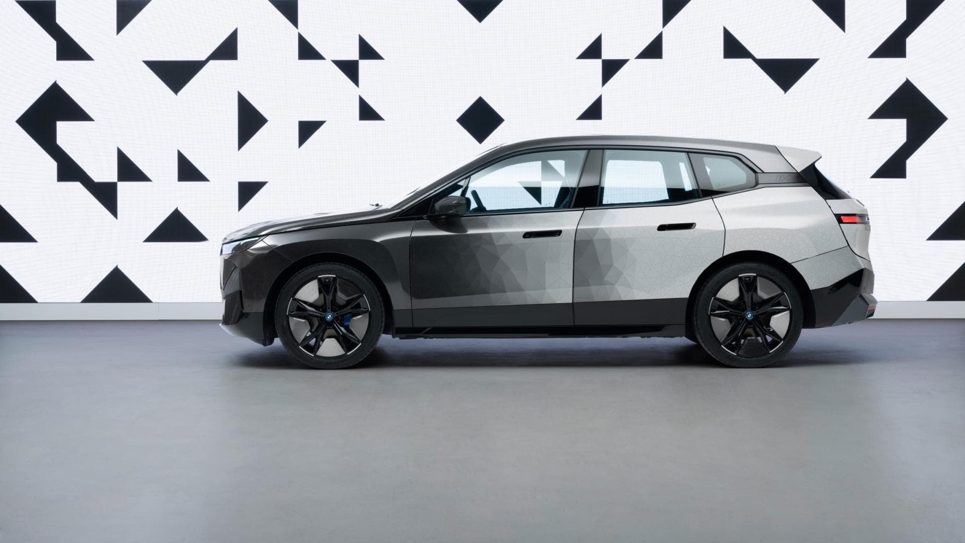 BMW iX Flow e-ink