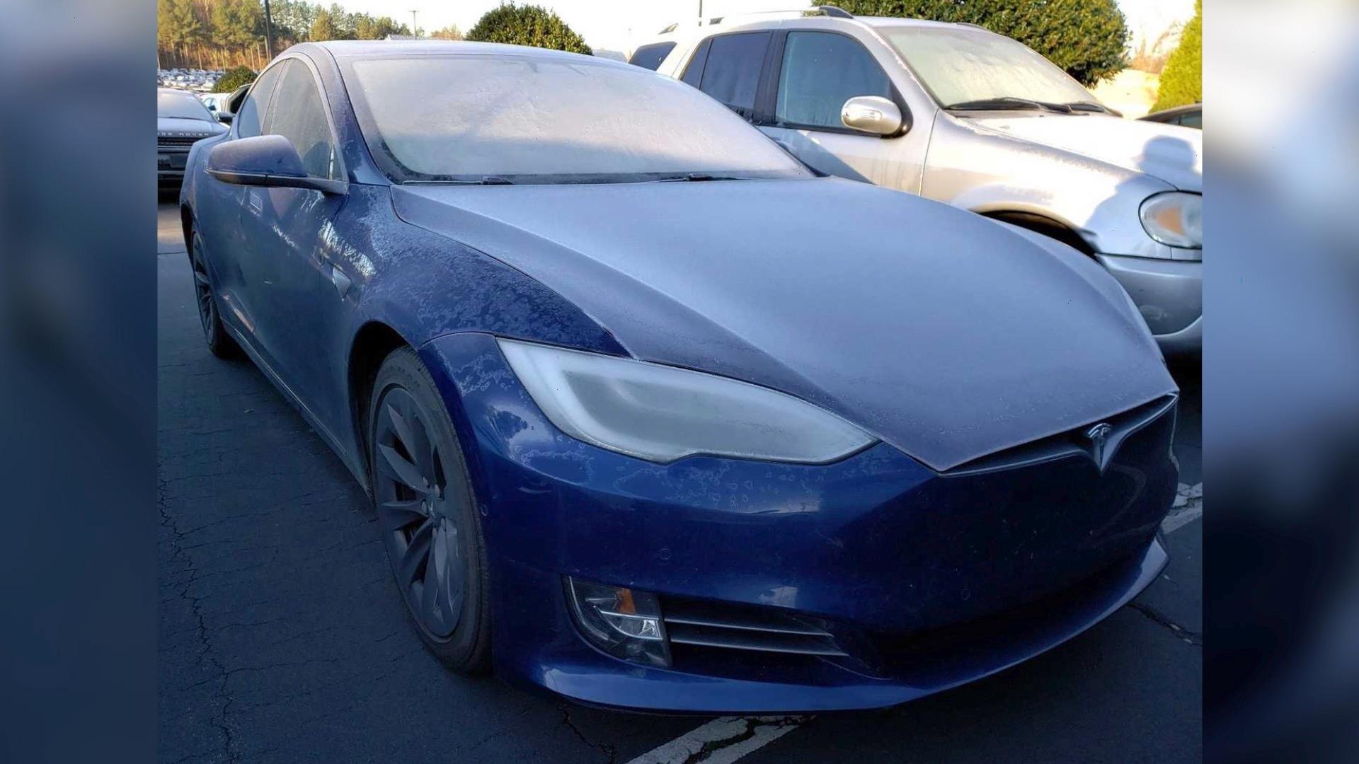 Tesla Model S z aukce