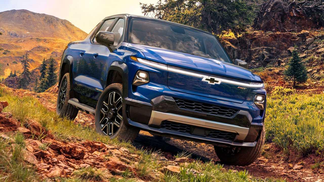 Chevrolet chce šlápnout na krk Fordu. Jeho elektrický pickup Silverado vypadá mocně