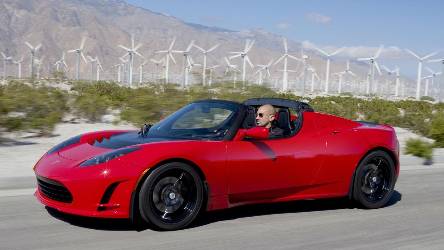 V aukci se prodala původní Tesla Roadster, cena vystřelila do rekordních výšin