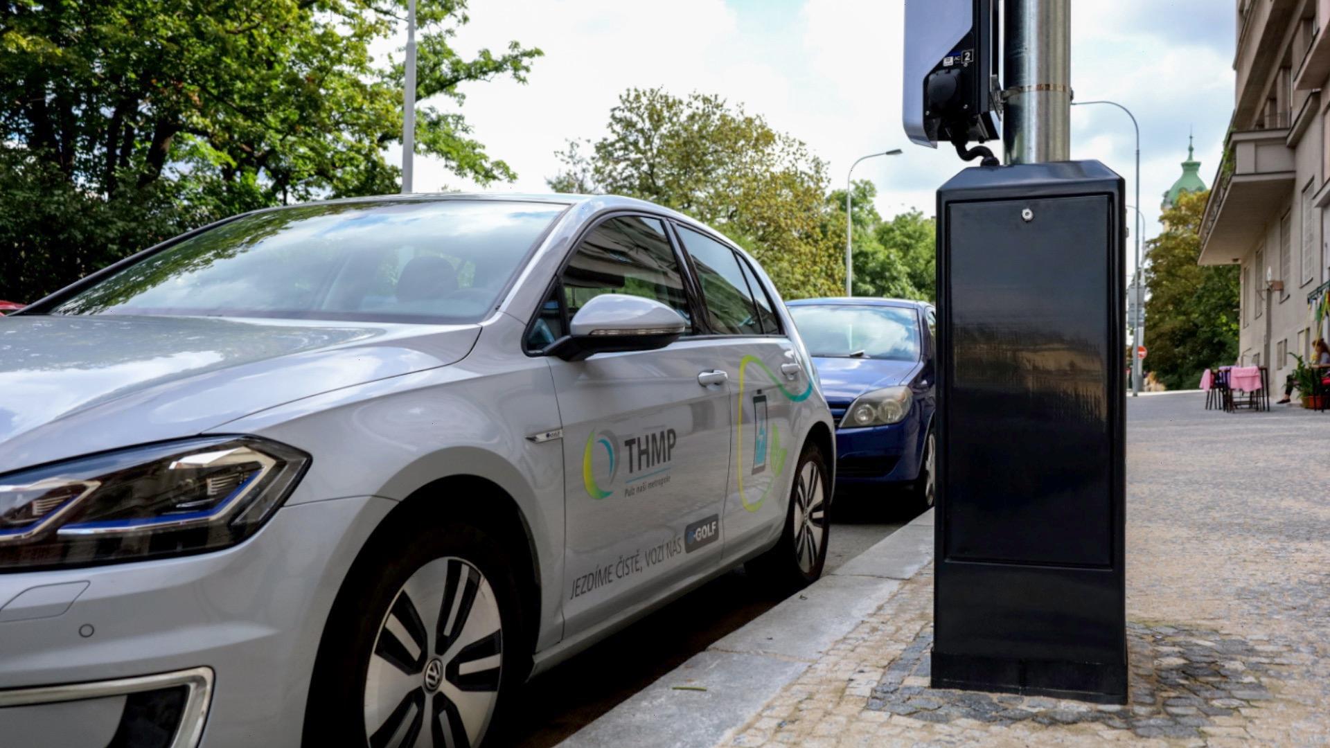 V Praze vyroste unikátní síť nabíječek, má být odpovědí na problém dnešních elektroaut