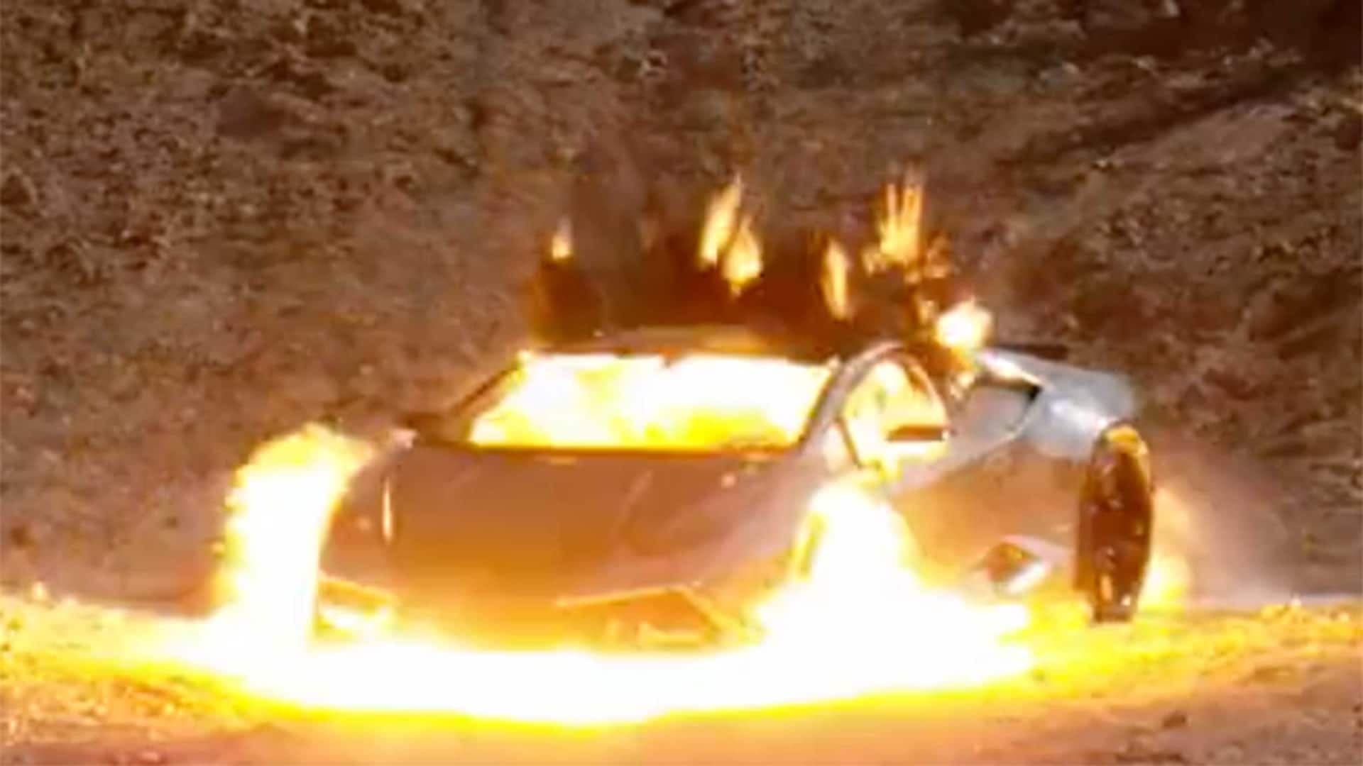 Umělec nechal vybouchnout své Lamborghini