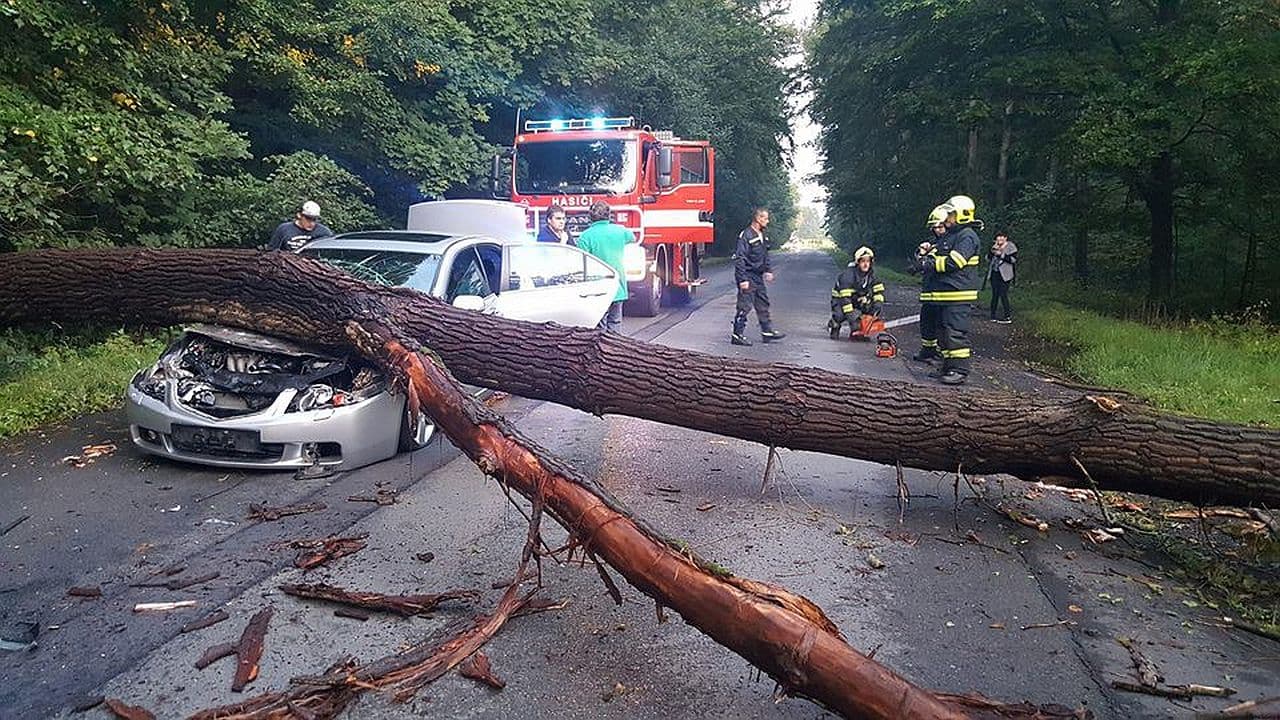 nehoda v důsledku silného větru