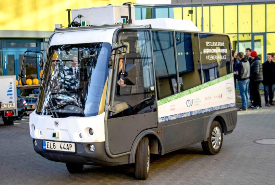 Elektrický autonomní minibus