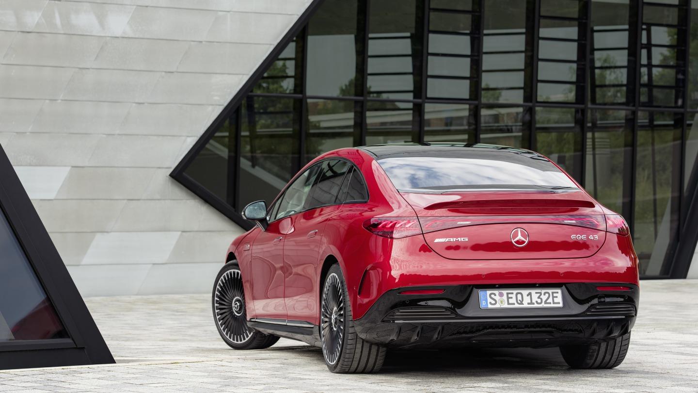 Mercedes-Benz EQE je nový elektromobil