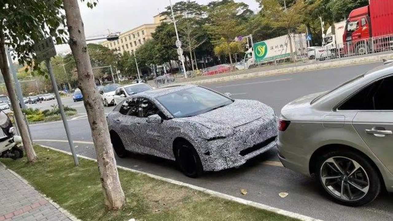 Prototyp elektromobilu Toyota bZ sedan