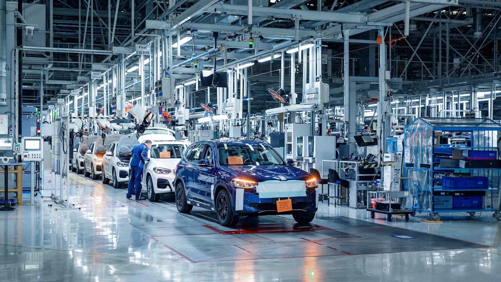 BMW si bude revoluční solid-state baterie vyrábět pod vlastní střechou