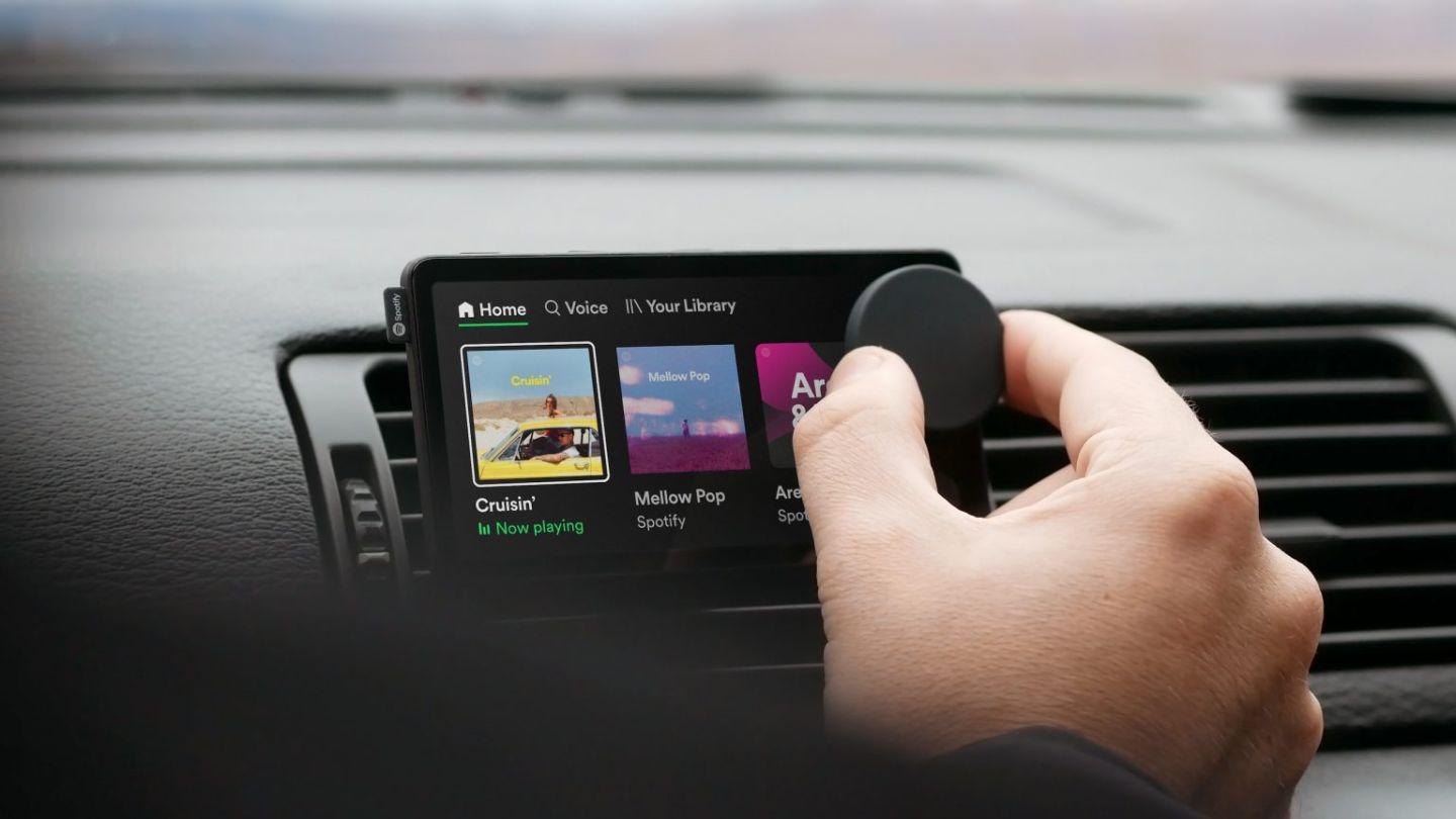 To jako vážně? Tahle „zbytečnost“ chce soupeřit s Android Auto