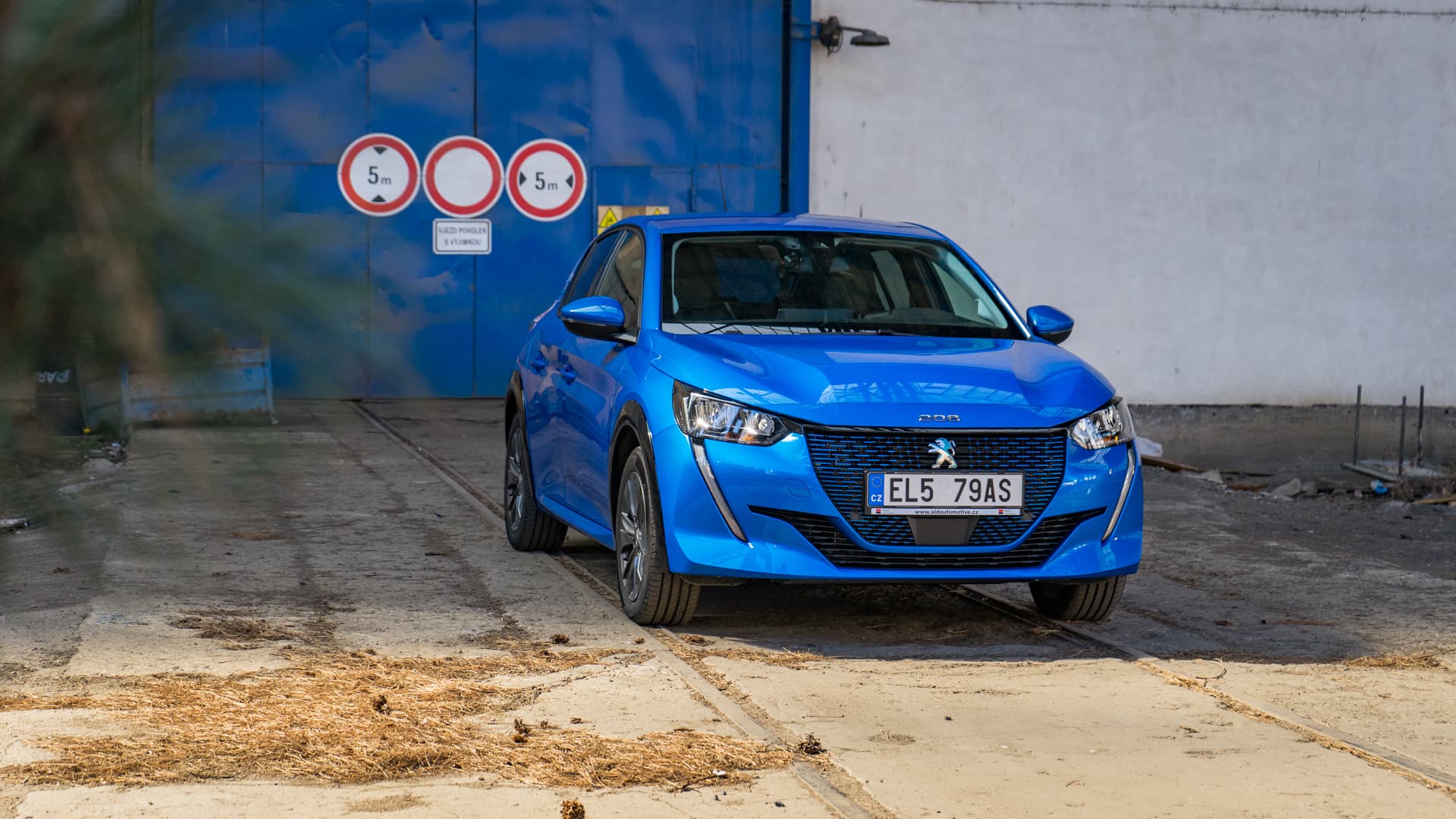 Peugeot e-208 s plně elektrickým pohonem | foto: