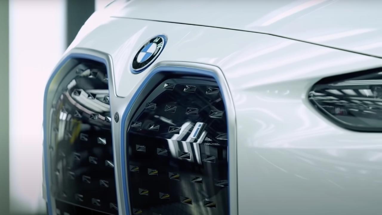 Ohrožují elektroauta pracovní místa? Šéf BMW má v tomto ohledu jasno