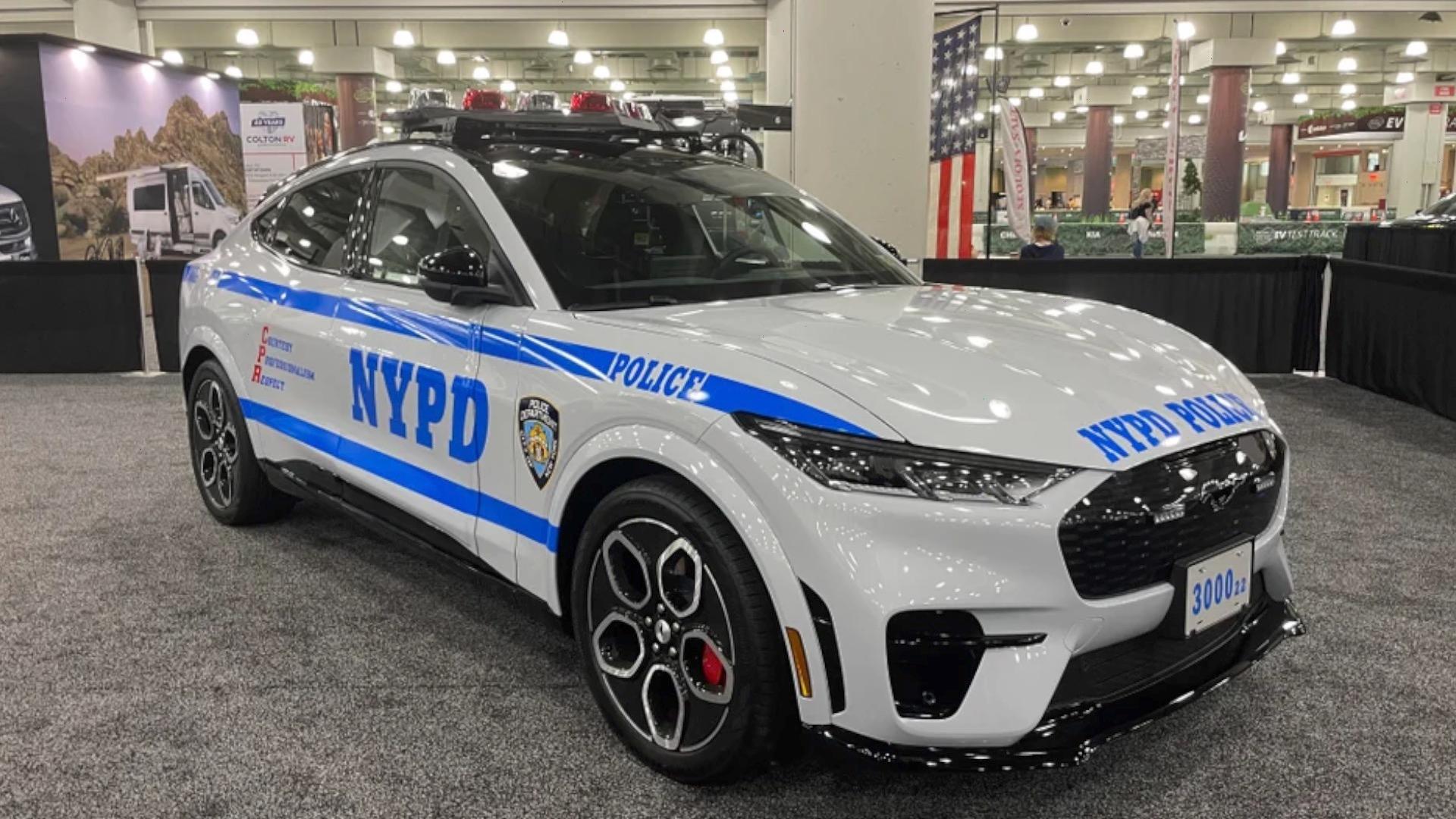 Ford Mustang Mach-E v barvách NYPD | foto: NYPD