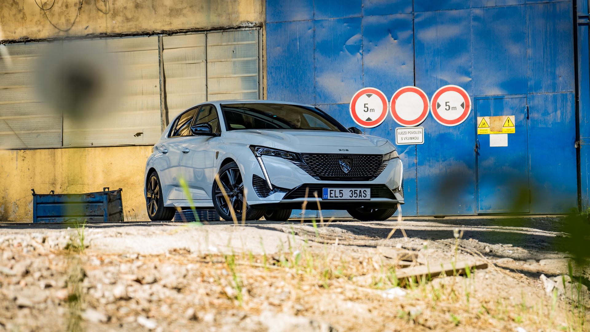 Test Peugeot 308 Hybrid 225 – Dravec zvenčí, kliďas uvnitř!