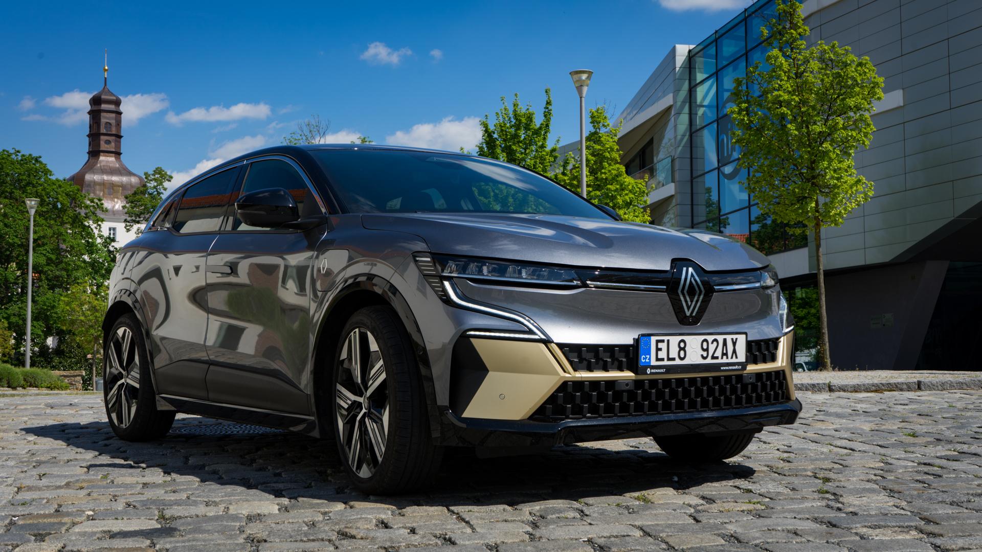 Renault zlevnil elektromobil o téměř 450 tisíc. Rychle se po něm zaprášilo