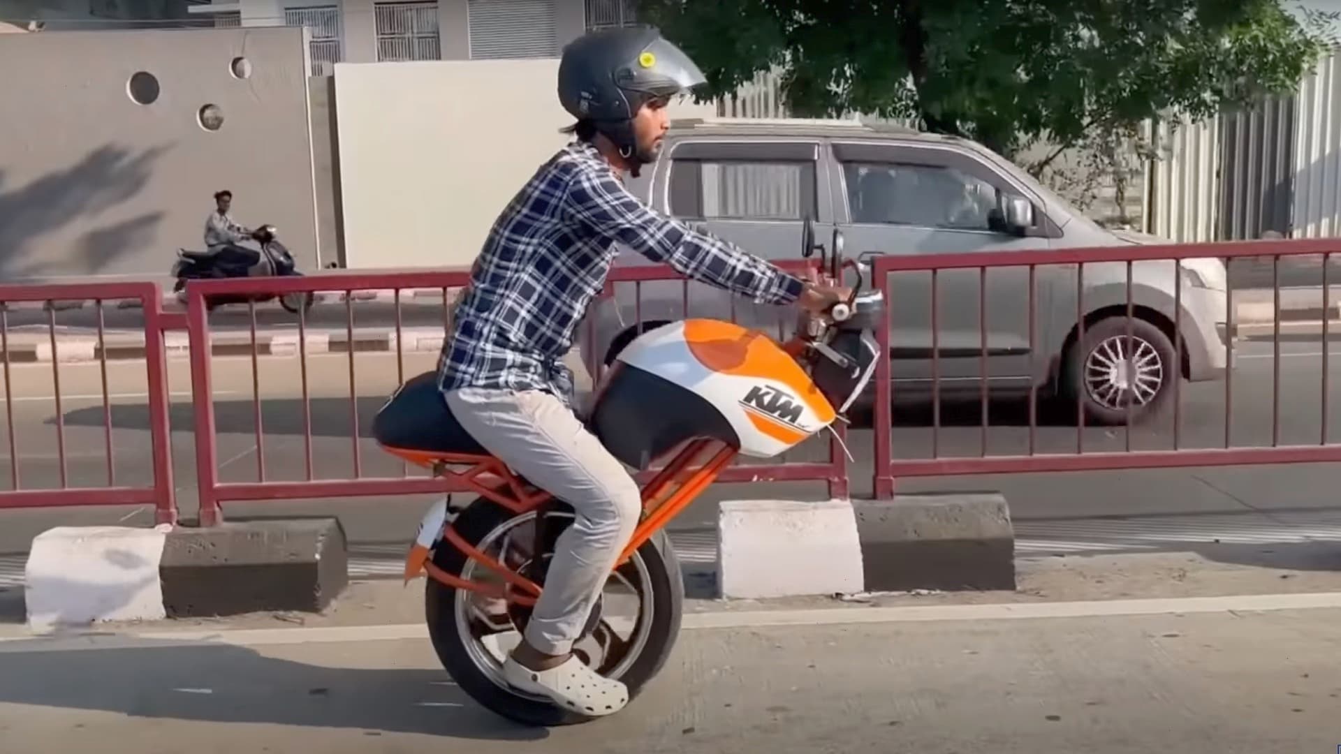 Indická jednokolka podle KTM