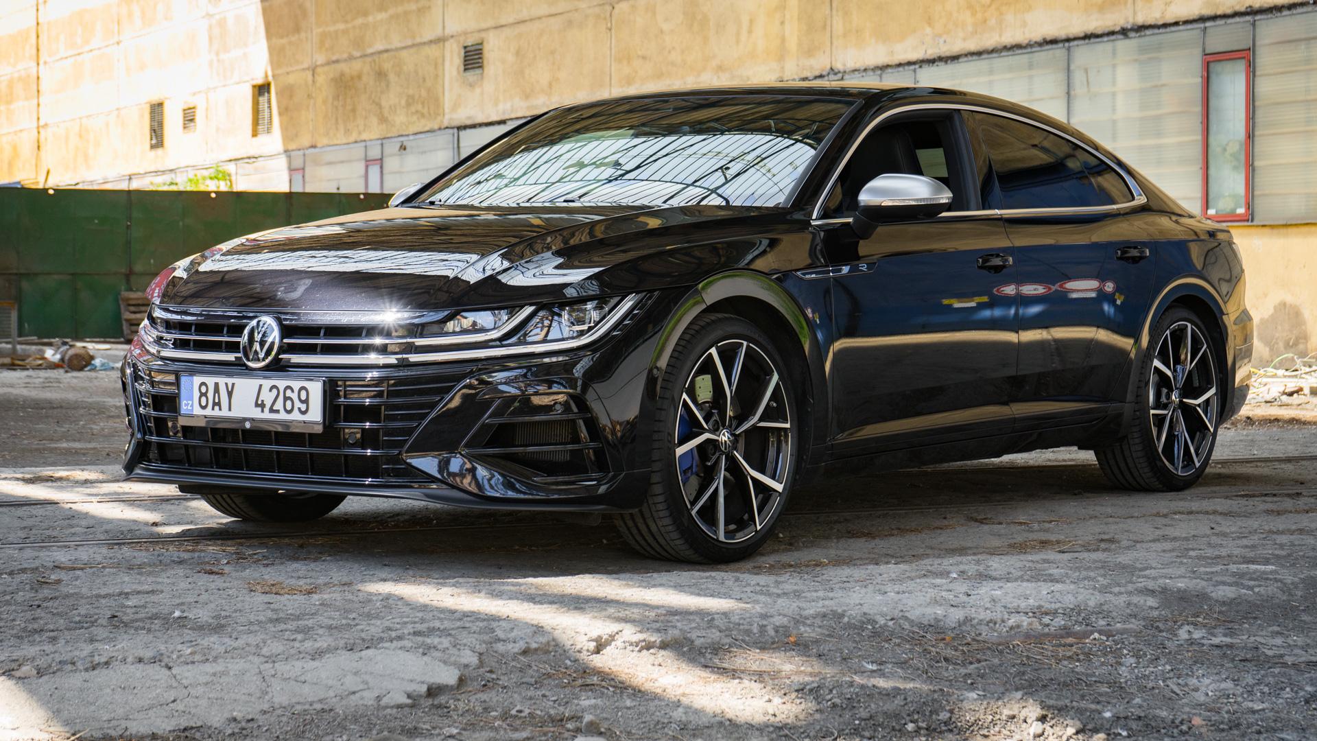 Test Volkswagen Arteon R – Pekelný manažerský sedan s okruhovými ambicemi