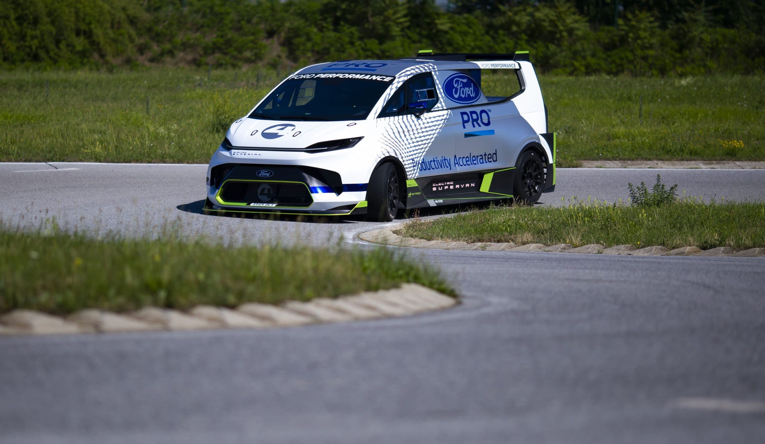 Ford E-Transit SuperVan 4