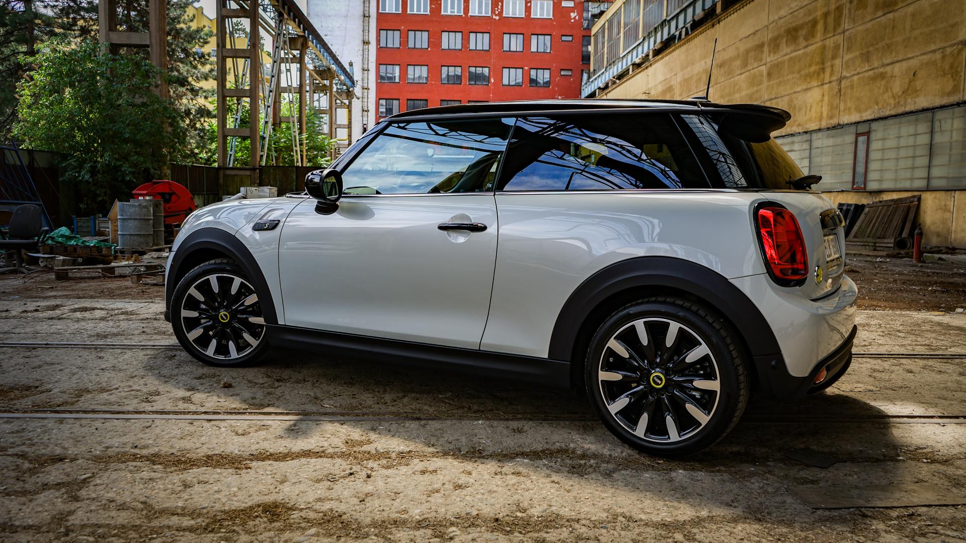 Mini Cooper SE (2022), boční pohled