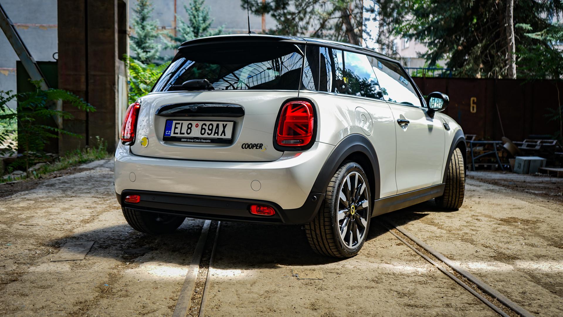 Mini Cooper SE (2022), záď vozu