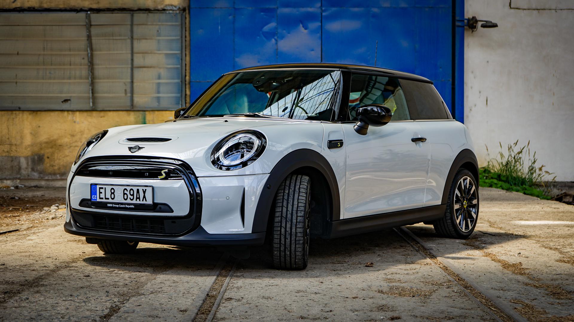 Městský elektromobil Mini Cooper SE (2022)