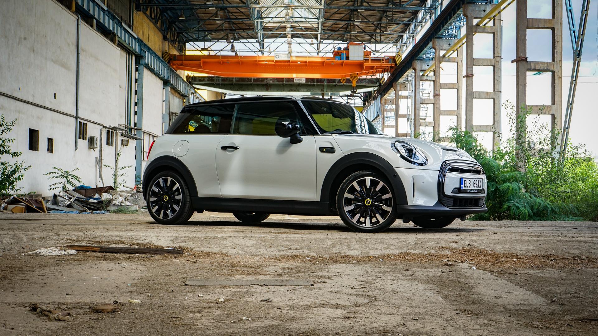 Test spotřeby Mini Cooper SE (2022) – Svoji úsporností dohání malou baterii