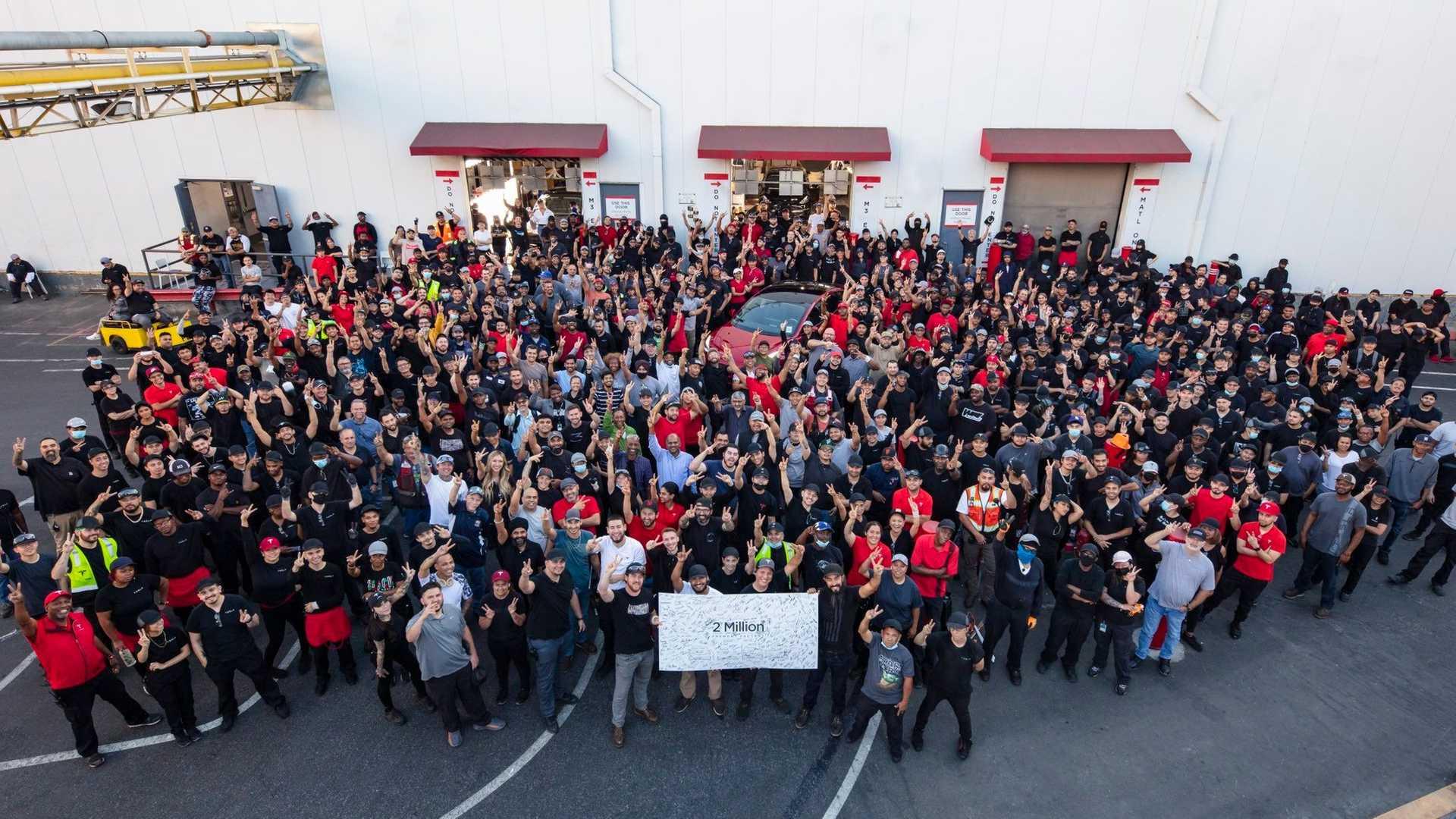 Tesla Fremont 2 miliony vozidel