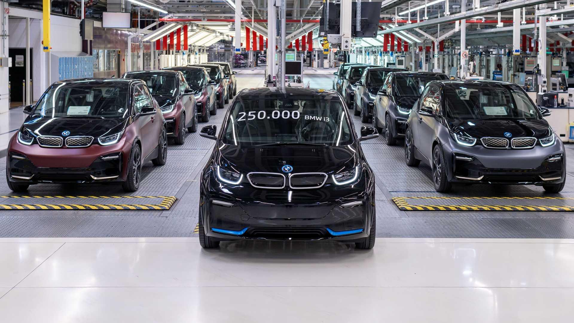 Legendární BMW i3 je minulostí! Konec výroby završila speciální edice 10 elektromobilů