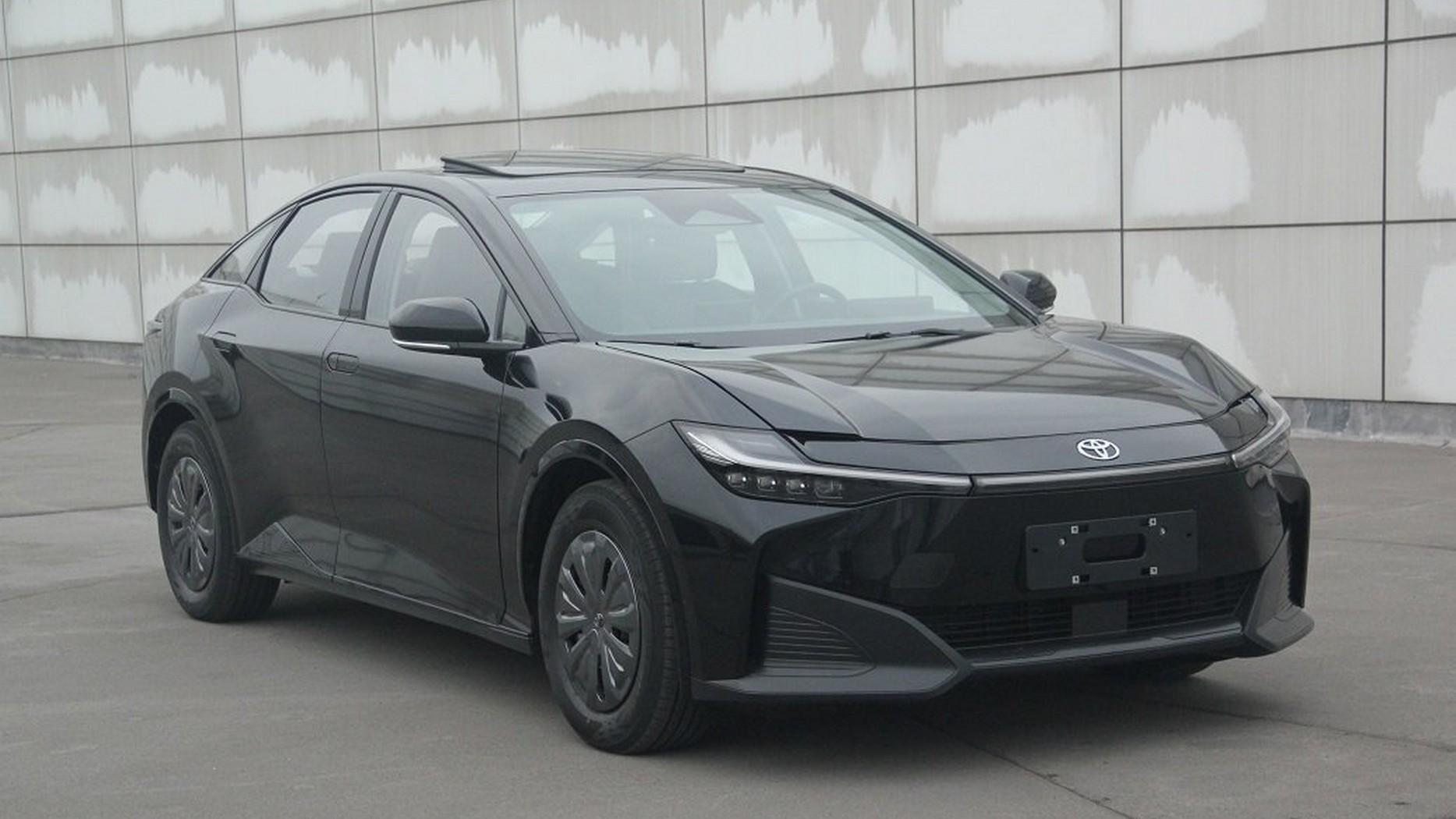 Toyota chystá elektrického nástupce Corolly. Nebudete se stačit divit, co vymysleli